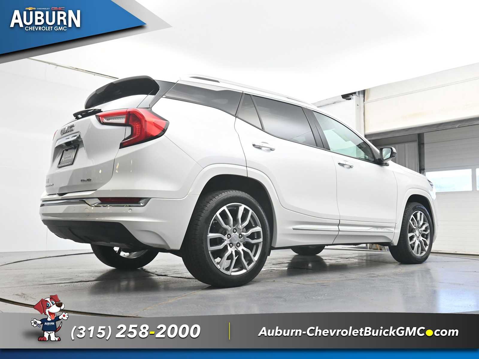 Used 2024 GMC Terrain Denali w/ Denali Premium Package AWD/4WD image 26