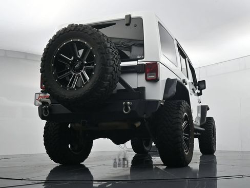 Used 2017 Jeep Wrangler Unlimited Sahara w/ Max Tow Package AWD/4WD image 36