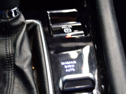 Used 2025 Jeep Compass Limited image 29