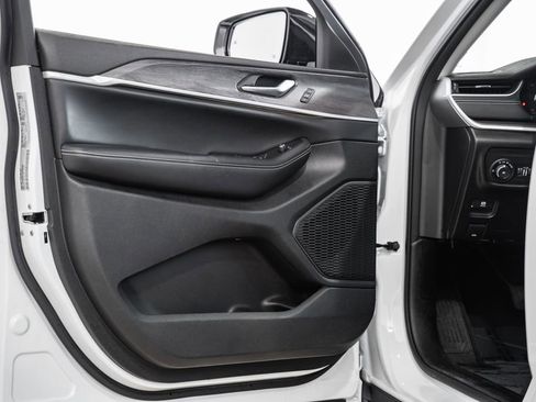 Certified 2024 Jeep Grand Cherokee L Limited w/ Luxury Tech Group II image 41