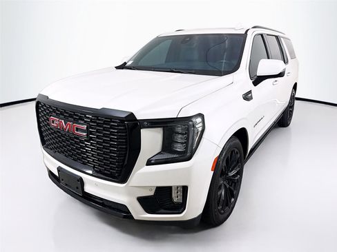 Used 2021 GMC Yukon XL Denali w/ Denali Ultimate Package image 3