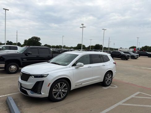Used 2020 Cadillac XT6 Premium Luxury FWD image 4