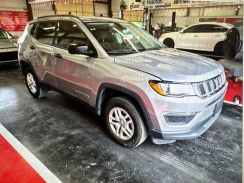 Used 2018 Jeep Compass Sport w/ Tech Group AWD/4WD image 2