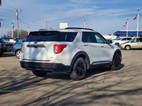 Used 2020 Ford Explorer XLT image 3