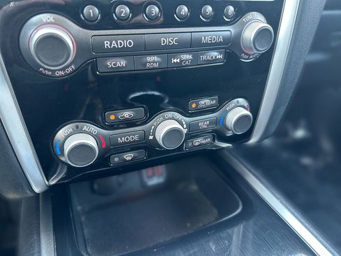 Used 2020 Nissan Pathfinder S FWD image 16