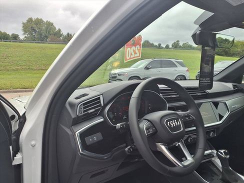 Used 2025 Audi Q3 2.0T Premium w/ Convenience Package AWD/4WD image 16