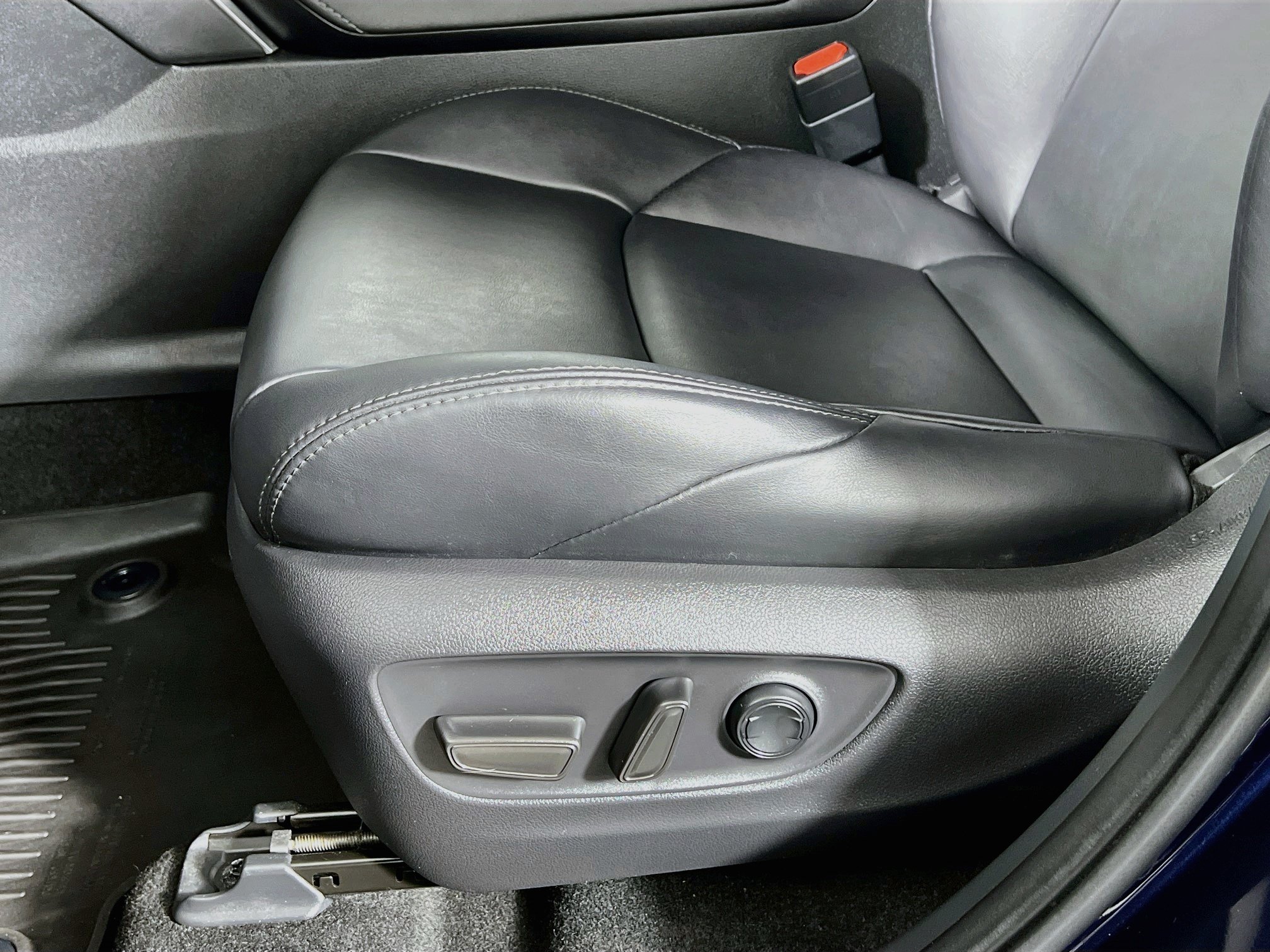Certified 2023 Toyota Venza XLE AWD/4WD image 19