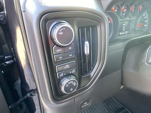 Used 2022 Chevrolet Silverado 1500 Custom Trail Boss w/ LPO, Dark Essentials Package AWD/4WD image 18