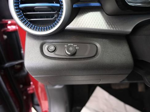 Used 2025 Chevrolet Trax LS w/ LS Convenience Package image 24