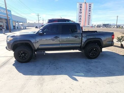 Used 2019 Toyota Tacoma TRD Off-Road w/ Technology Package image 7