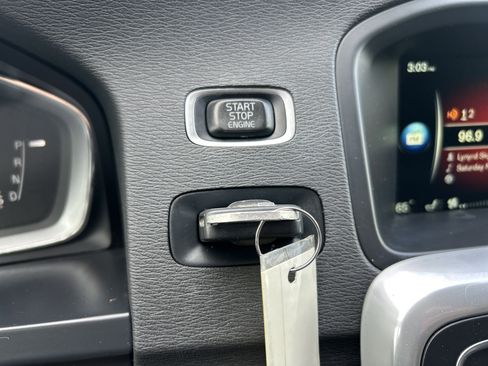 Used 2017 Volvo V60 T5 Cross Country w/ Convenience Package image 27