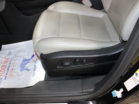 Used 2020 Cadillac XT4 Premium Luxury FWD image 13
