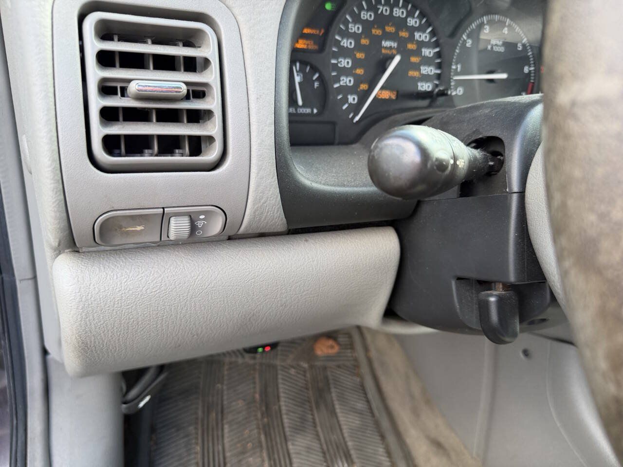 Used 2000 Saturn L-Series LS2 FWD image 33