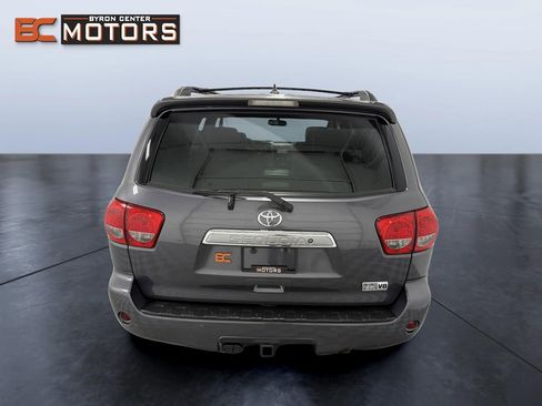 Used 2017 Toyota Sequoia Platinum AWD/4WD image 5