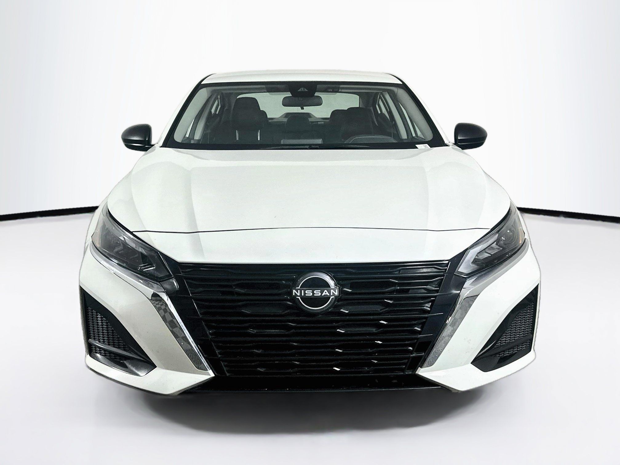 Used 2025 Nissan Altima 2.5 SV FWD image 2
