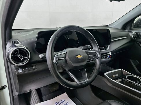 Used 2025 Chevrolet Equinox LT w/ Convenience Package II AWD/4WD image 9