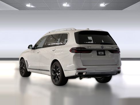 Used 2026 BMW X7 xDrive40i w/ Premium Package AWD/4WD image 3