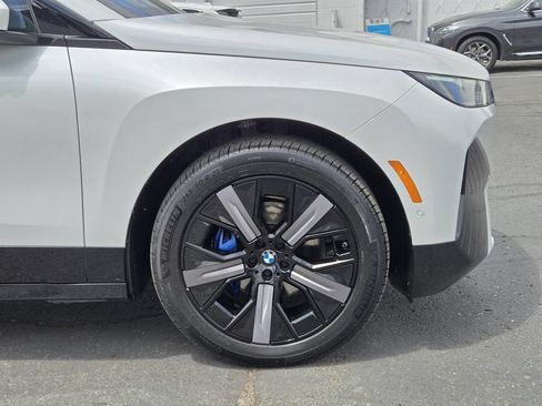 Used 2024 BMW iX xDrive50 w/ Sport Package AWD/4WD image 9