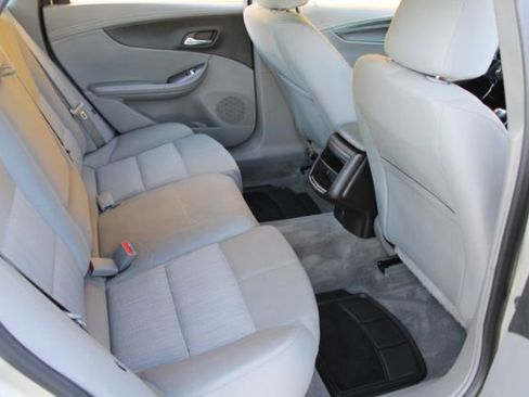 Used 2015 Chevrolet Impala LS w/ LS Convenience Package image 11