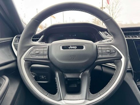 New 2025 Jeep Grand Cherokee Laredo w/ Luxury Tech Group I image 16