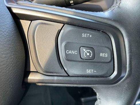 Used 2022 Jeep Gladiator Willys image 30