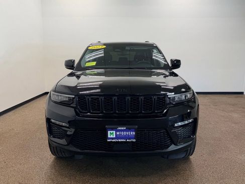 Used 2023 Jeep Grand Cherokee Limited w/ Black Appearance Package AWD/4WD image 10