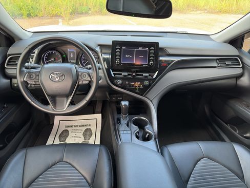 Used 2022 Toyota Camry SE w/ Convenience Package FWD image 10