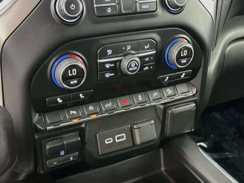 Used 2019 Chevrolet Silverado 1500 LT Trail Boss AWD/4WD image 16