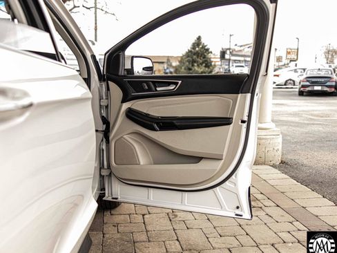 Used 2016 Ford Edge Titanium w/ Technology Package image 37