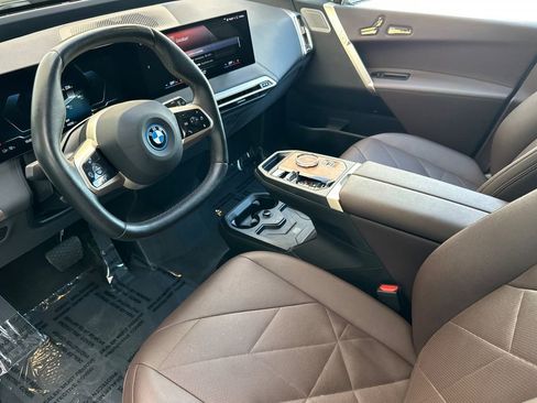 Used 2022 BMW iX xDrive50 w/ Premium Package AWD/4WD image 9