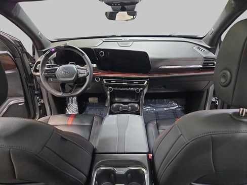 Used 2024 Chevrolet Traverse RS image 9