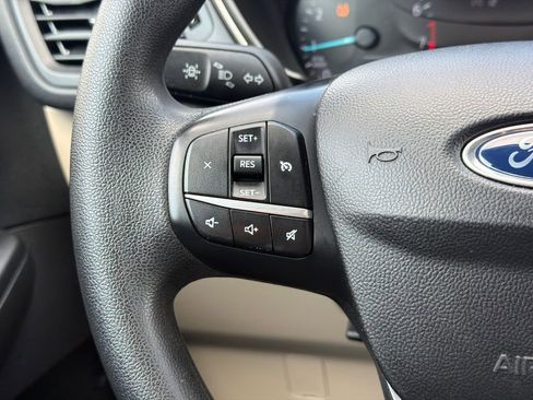 Used 2020 Ford Escape SE image 18