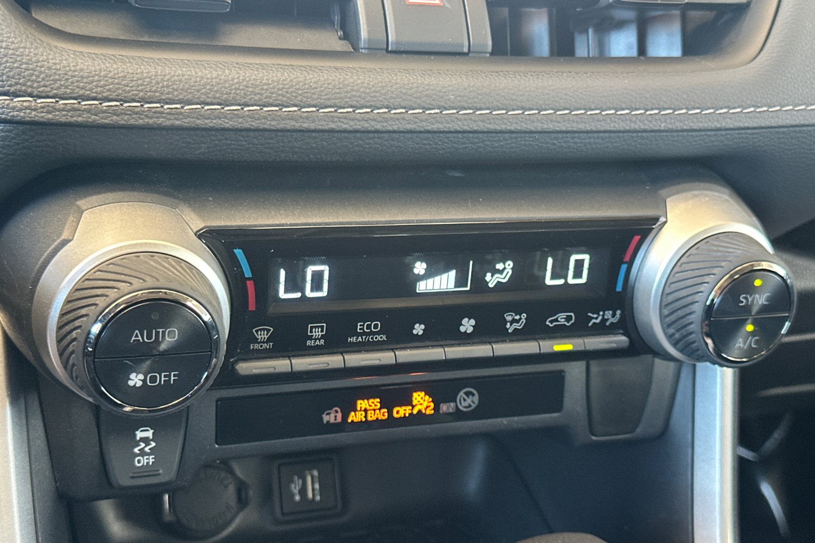 Used 2024 Toyota RAV4 LE AWD/4WD image 23