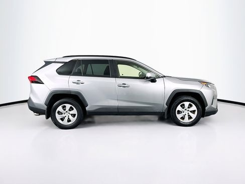 Used 2019 Toyota RAV4 LE image 10