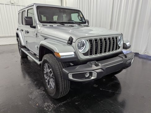 Used 2024 Jeep Wrangler Unlimited Sahara image 5