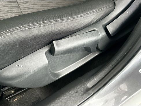 Used 2020 Nissan Rogue S FWD image 18