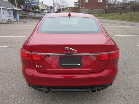 Used 2018 Jaguar XF Premium image 25