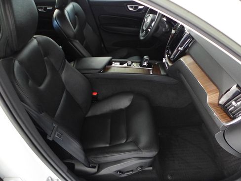 Used 2023 Volvo XC60 B5 Plus w/ Climate Package AWD/4WD image 44