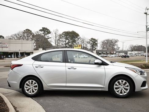 Used 2018 Hyundai Accent SE image 11