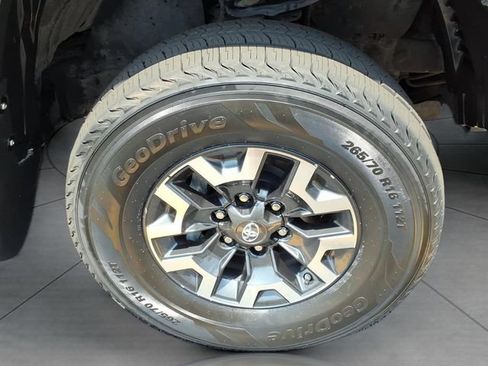 Used 2019 Toyota Tacoma TRD Off-Road w/ TRD Premium Off Road Package AWD/4WD image 29