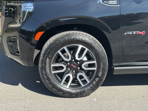 Used 2023 GMC Yukon AT4 w/ Technology Package image 10