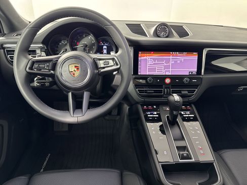 Certified 2025 Porsche Macan image 26