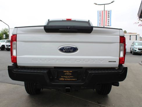 Used 2018 Ford F250 XL w/ Power Equipment Group AWD/4WD image 4