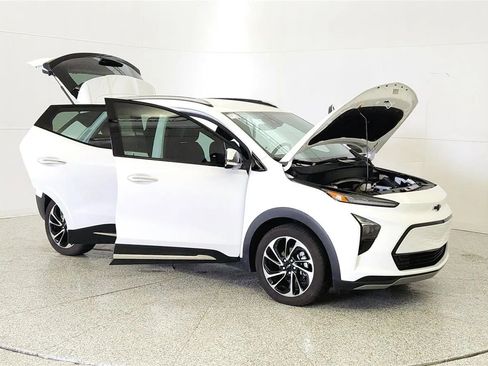 Used 2023 Chevrolet Bolt EUV Premier FWD image 9