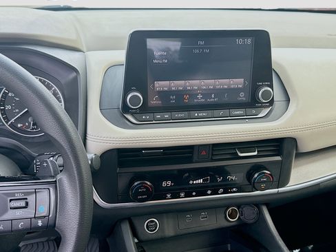 Used 2023 Nissan Rogue SV image 12