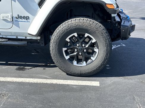 Used 2024 Jeep Wrangler Unlimited Rubicon 4xe image 13