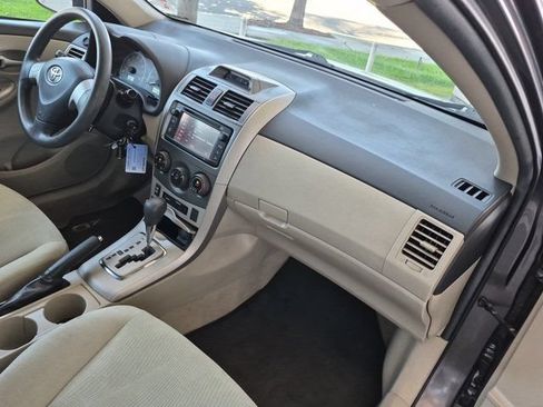 Used 2013 Toyota Corolla LE FWD image 6