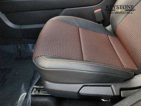 Used 2025 Nissan Kicks SR image 25