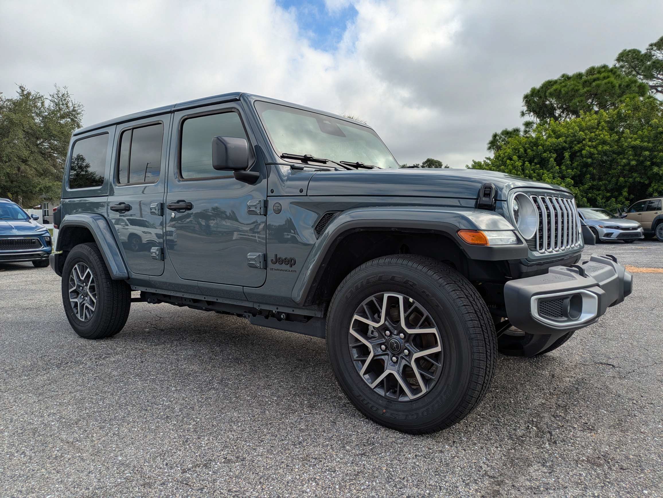 Used 2026 Jeep Wrangler Unlimited Sahara AWD/4WD image 2