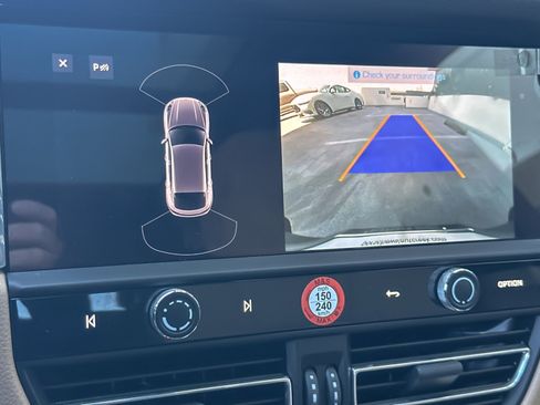 Certified 2026 Porsche Macan AWD/4WD image 20